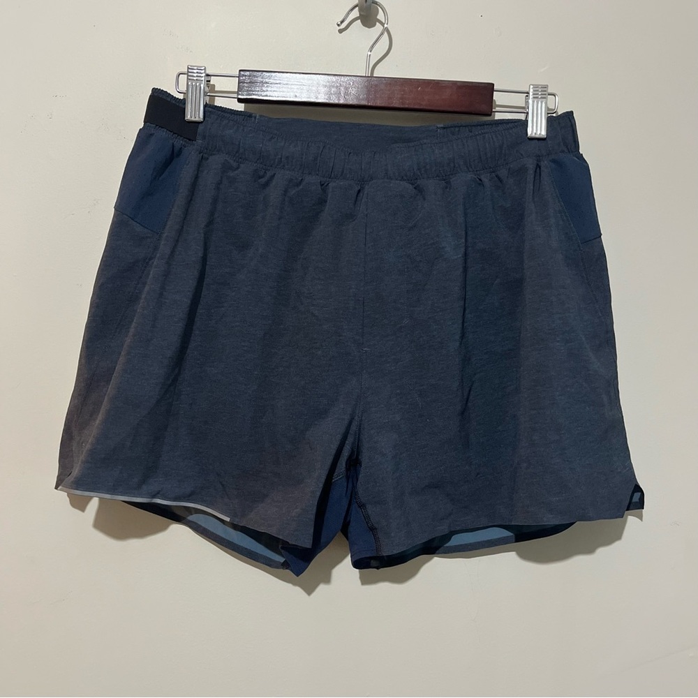Lululemon men’s running shorts 4’